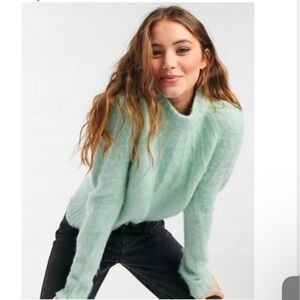 ASOS DESIGN sweater with stitch yoke detail in light green

Size 0


39